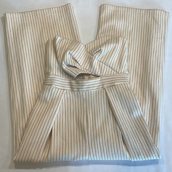 TOPSHOP Twist Bandeau Jumpsuit • Cut Out Front • Cropped Wide Leg • NWT • Size 2 - Picture 3 of 16